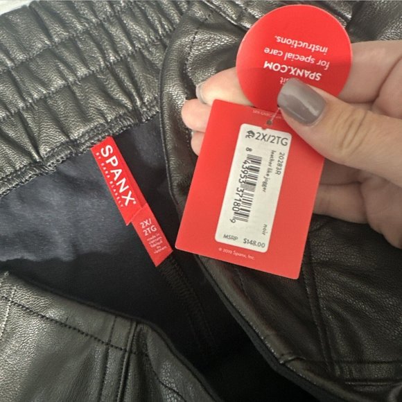 NEW $168 Spanx [ PLUS 2X ] Faux Leather Jogger Pants‎ in Black - Picture 4 of 14